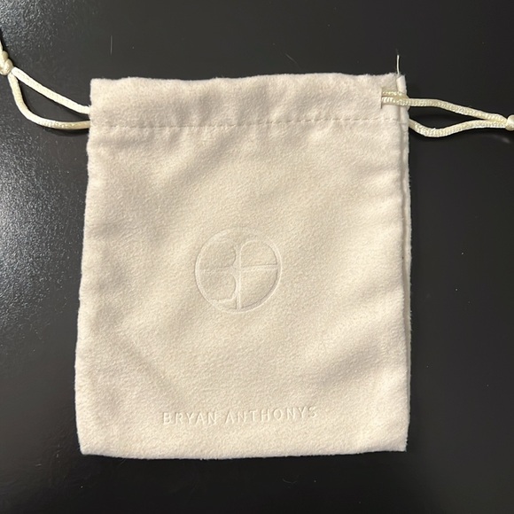 Bryan Anthonys Healing Stone Moonstone Bracelet - Picture 5 of 7